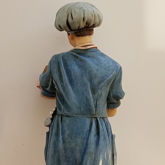 White Caps of Caring Sculpture - Picture 8 of 8